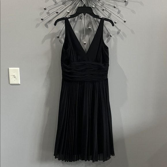 Laundry By Shelli Segal Dresses & Skirts - Laundry By Shelli Segal Elegant Black Pleated Dress Size 8